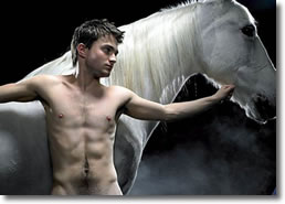 Radcliffe eerder al naakt op toneel in Equus